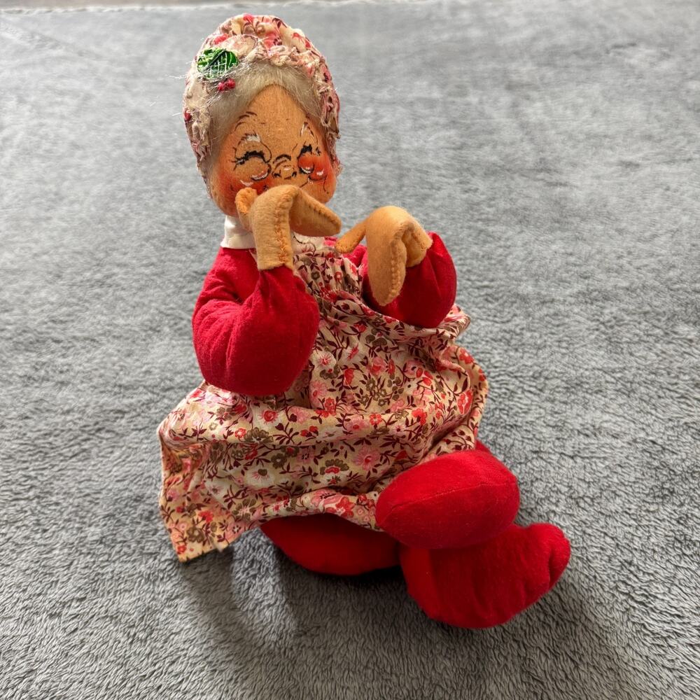 Vintage ANNALEE MOBILITEE Doll 12" Mrs. Claus Holiday Christmas Decor